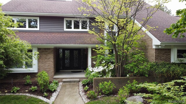 5084 Champlain Cir W, Bloomfield, MI 48323 - view of front of property featuring brick siding and a shingled roof
