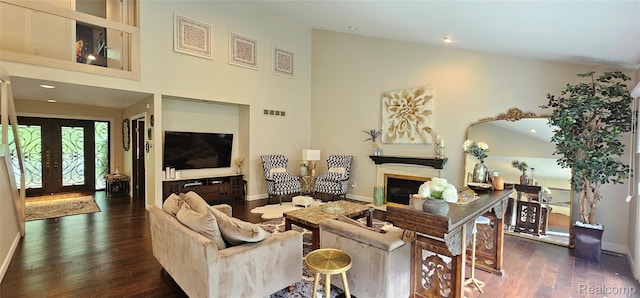 5084 Champlain Cir W, Bloomfield, MI 48323 - living area with a fireplace, dark wood-style flooring, baseboards, high vaulted ceiling, and recessed lighting