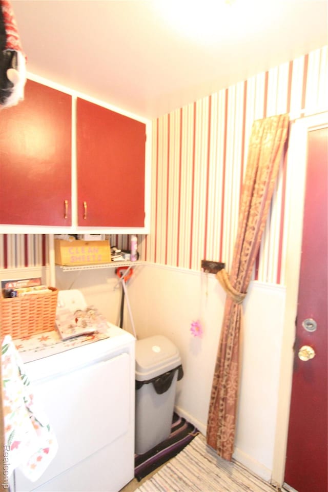 34813 John St, Wayne, MI 48184 - laundry area with washer / clothes dryer and cabinet space