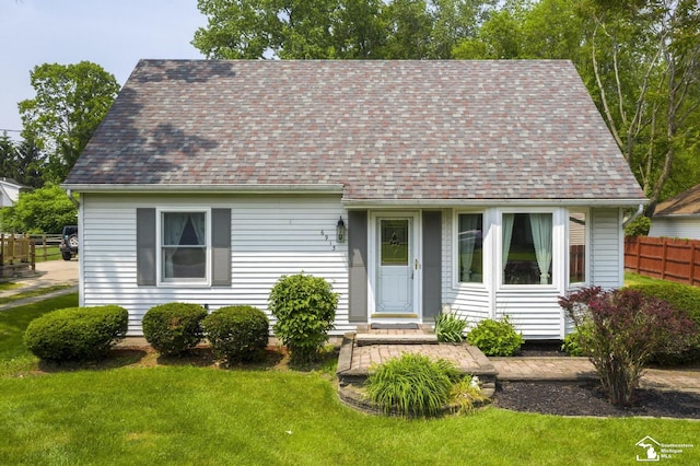 6913 Maplewood Dr, Temperance, MI 48182 - cape cod-style house with roof with shingles