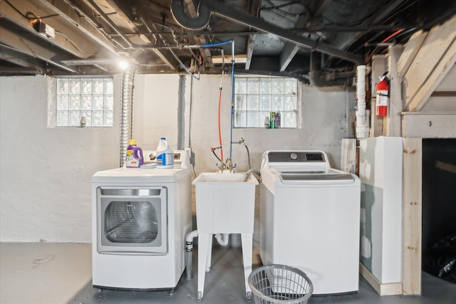 289 Newport St, Detroit, MI 48215 - washroom featuring washer and clothes dryer