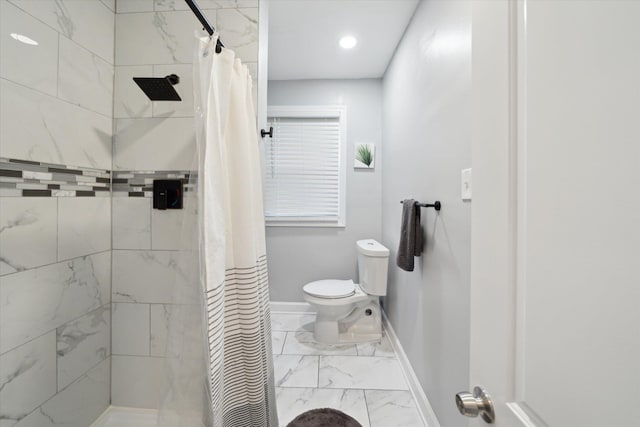 289 Newport St, Detroit, MI 48215 - full bath with toilet, marble look tiles, baseboards, a tile shower, and recessed lighting