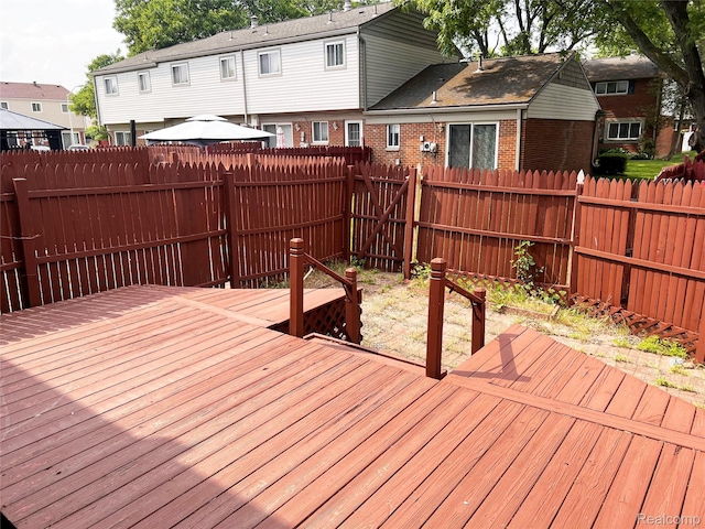 25731 Salem Ct Unit 63, Roseville, MI 48066 - wooden terrace featuring a fenced backyard