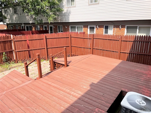 25731 Salem Ct Unit 63, Roseville, MI 48066 - deck with a fenced backyard
