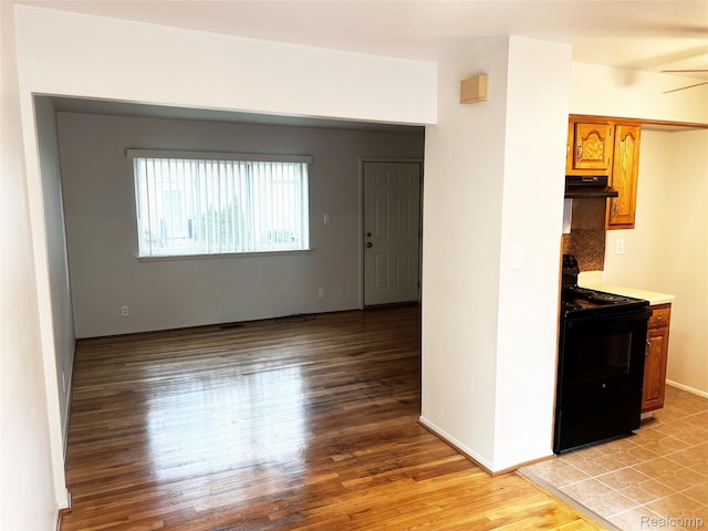 25731 Salem Ct Unit 63, Roseville, MI 48066 - unfurnished room featuring light wood-style flooring and baseboards