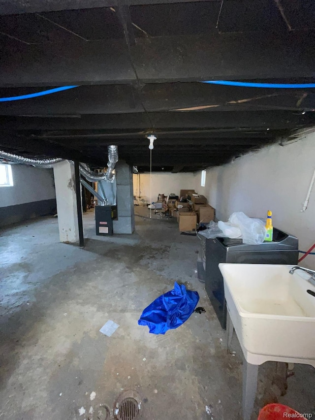 15395 Littlefield St, Detroit, MI 48227 - below grade area with a sink