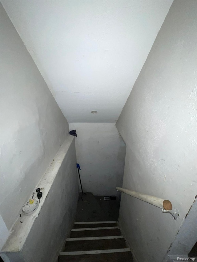 15395 Littlefield St, Detroit, MI 48227 - view of staircase