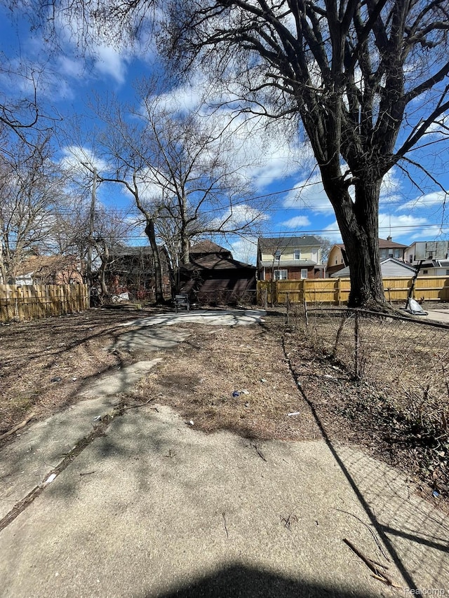 4368 Buckingham Ave, Detroit, MI 48224 - view of yard