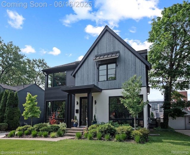 1044 Hazel, Birmingham, MI 48009 - view of front facade featuring a front lawn