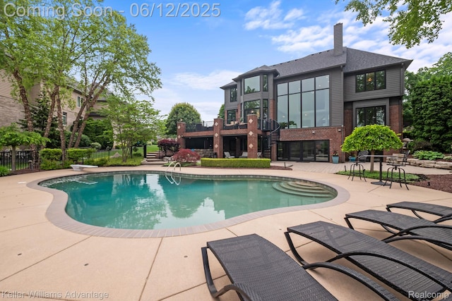 10993 Stoney Point Dr, South Lyon, MI 48178 - view of swimming pool with a patio area and a diving board