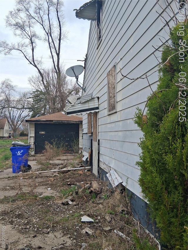 709 E Margaret St, Highland Park, MI 48203 - view of side of home