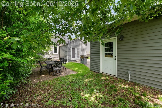 929 Columbia Rd, Berkley, MI 48072 - view of yard with a patio