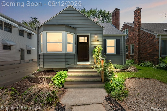 929 Columbia Rd, Berkley, MI 48072 - bungalow-style house with a shingled roof