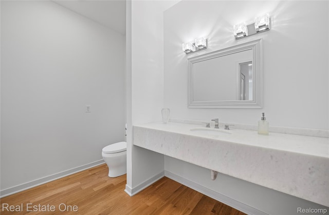 3856 Pine Lake Knoll Dr, West Bloomfield, MI 48324 - bathroom featuring toilet, wood finished floors, vanity, and baseboards