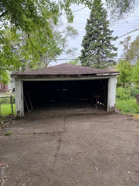 19537 Hamburg St, Detroit, MI 48205 - view of detached garage