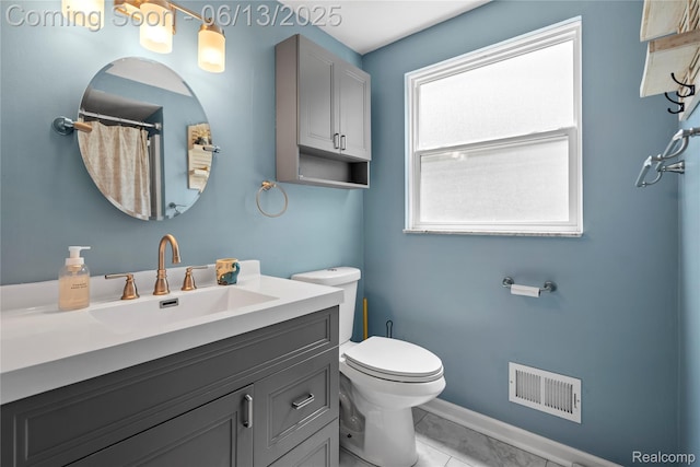 6615 Hatchery Rd, Waterford, MI 48327 - bathroom featuring toilet, vanity, baseboards, marble finish flooring, and curtained shower