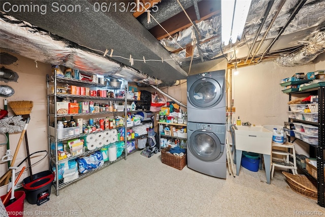 713 Claremont St, Dearborn, MI 48124 - unfinished basement featuring stacked washer / drying machine