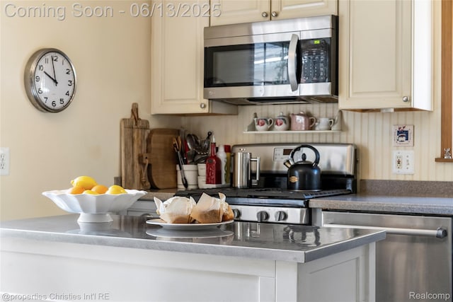 713 Claremont St, Dearborn, MI 48124 - kitchen with appliances with stainless steel finishes