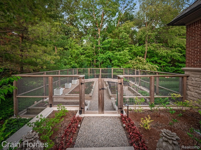 20 Hidden Rdg, Bloomfield Hills, MI 48304 - view of yard featuring a vegetable garden