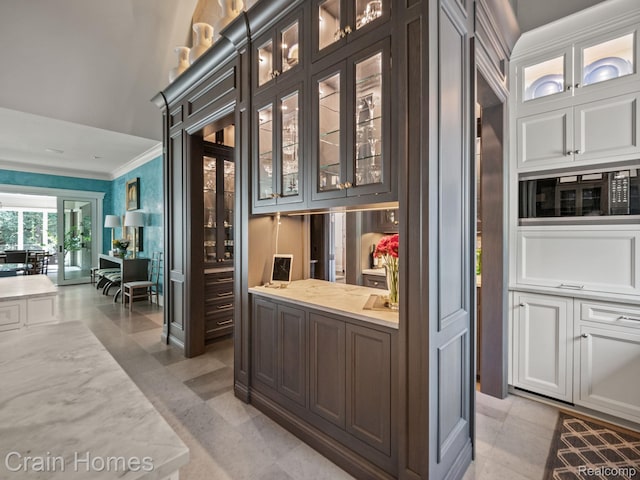 20 Hidden Rdg, Bloomfield Hills, MI 48304 - bar area with ornamental molding
