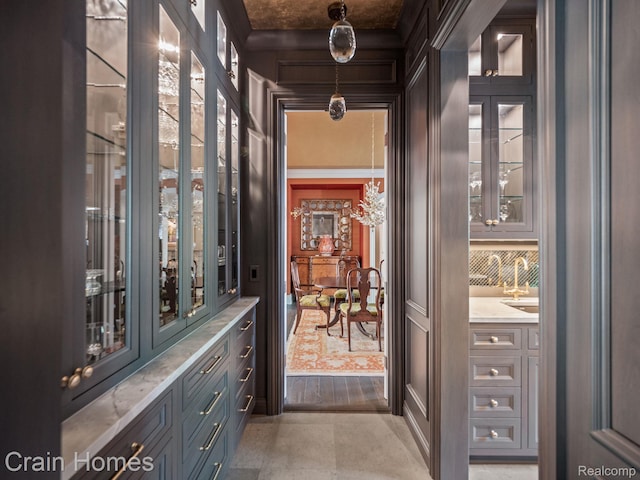 20 Hidden Rdg, Bloomfield Hills, MI 48304 - wine room featuring bar area