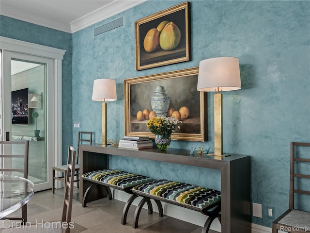 20 Hidden Rdg, Bloomfield Hills, MI 48304 - detailed view of crown molding