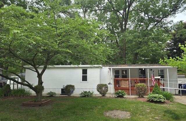 2317 Shamrock Ln, Muskegon, MI 49442 - view of front of house featuring a front lawn and a porch