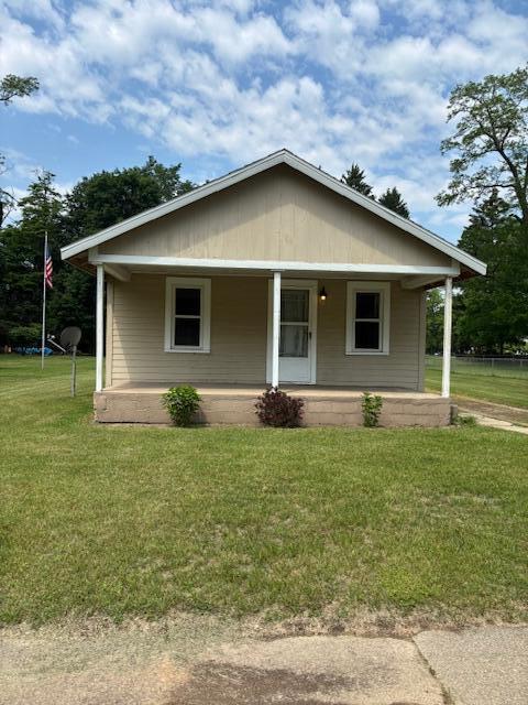 408 Hill St, Buchanan, MI 49107 - view of front of house featuring covered porch and a front yard