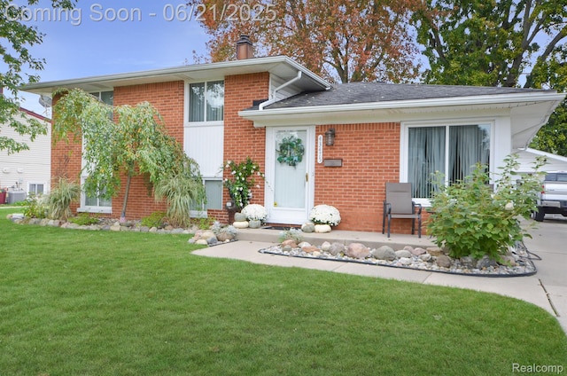 43475 Deborah Dr, Sterling Heights, MI 48313 - split level home with brick siding and a front lawn