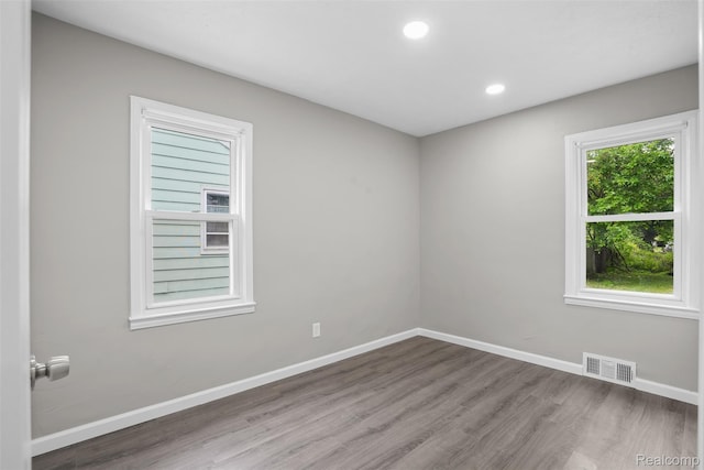 26908 Kitch St, Inkster, MI 48141 - unfurnished room featuring wood finished floors, baseboards, and recessed lighting