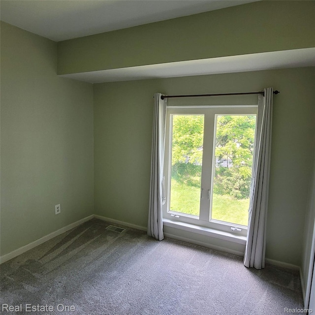 5208 Woodview Dr, Bloomfield Hills, MI 48302 - unfurnished room featuring carpet flooring and baseboards