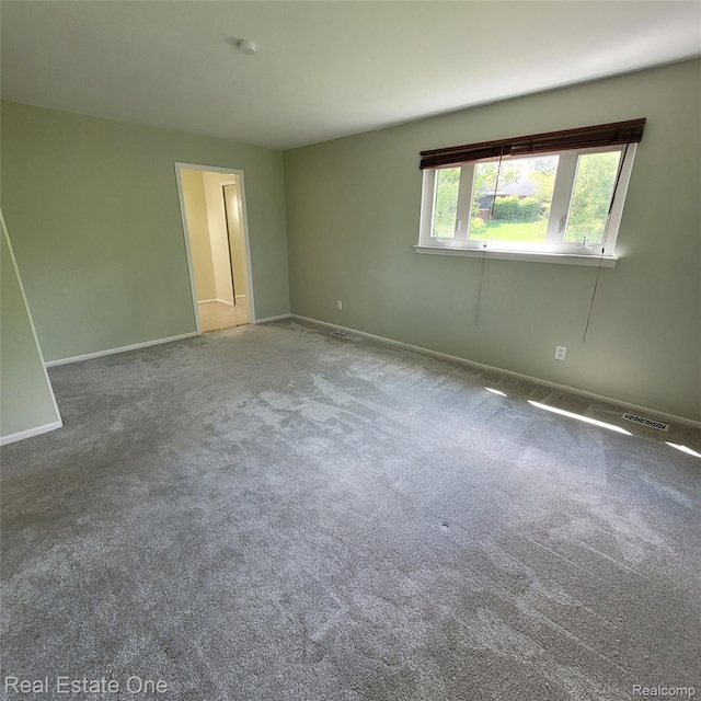 5208 Woodview Dr, Bloomfield Hills, MI 48302 - carpeted empty room with baseboards and a smoke detector