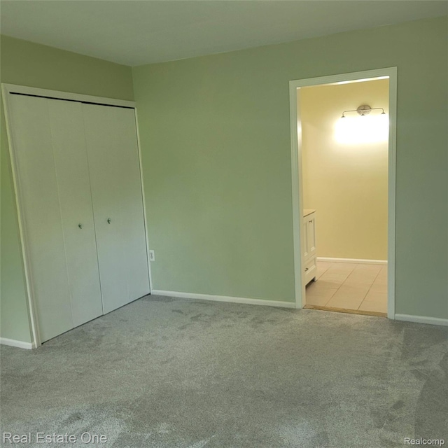 5208 Woodview Dr, Bloomfield Hills, MI 48302 - unfurnished bedroom featuring light carpet and a closet