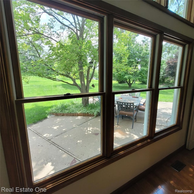 5208 Woodview Dr, Bloomfield Hills, MI 48302 - detailed view of wood finished floors