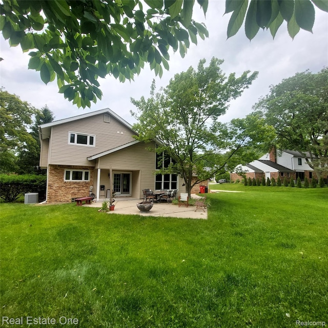 5208 Woodview Dr, Bloomfield Hills, MI 48302 - back of property featuring a patio and a lawn