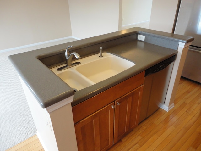 2856 Barclay Way, Ann Arbor, MI 48105 - kitchen with dark countertops, appliances with stainless steel finishes, light wood-type flooring, and a sink