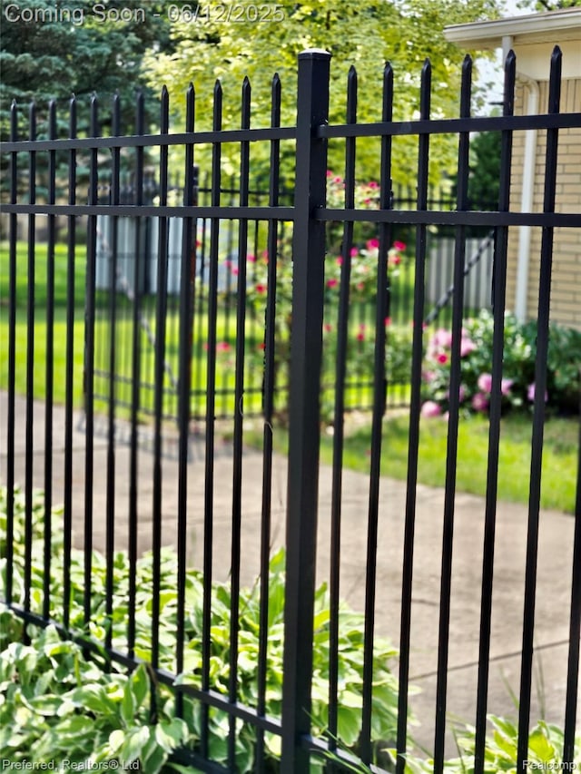 9498 Bassett St, Livonia, MI 48150 - view of gate