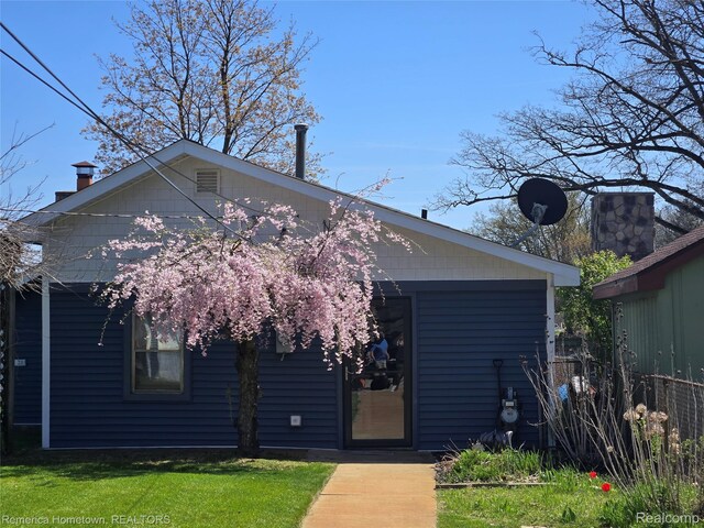 8991 Lakeview Dr, White Lake, MI 48386 - back of house featuring a lawn
