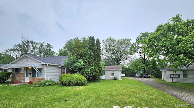 22100 Hawthorne St, Rochester, MI 48336 - view of side of property with a yard
