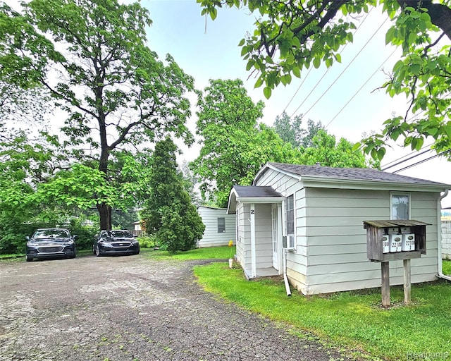 22100 Hawthorne St, Rochester, MI 48336 - view of side of property featuring driveway