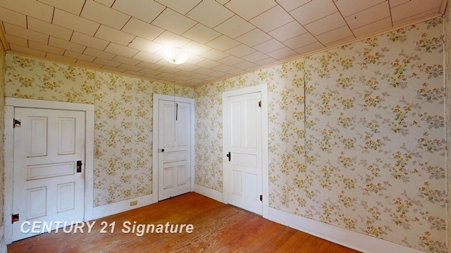 107 E Johns St, Durand, MI 48429 - unfurnished room featuring wood finished floors, baseboards, and ornamental molding