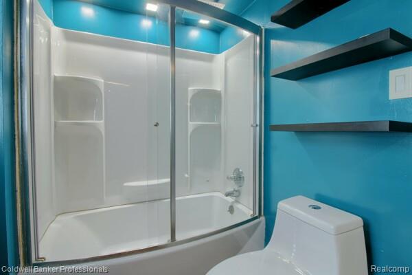 25811 Briarbank Ave, Southfield, MI 48033 - full bathroom featuring toilet and shower / bath combination