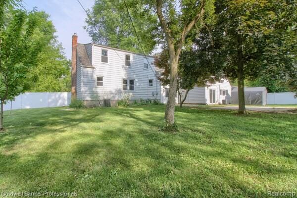 25811 Briarbank Ave, Southfield, MI 48033 - view of yard