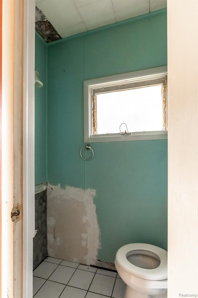 218 Clifford St, Lansing, MI 48912 - bathroom featuring plenty of natural light and tile patterned floors