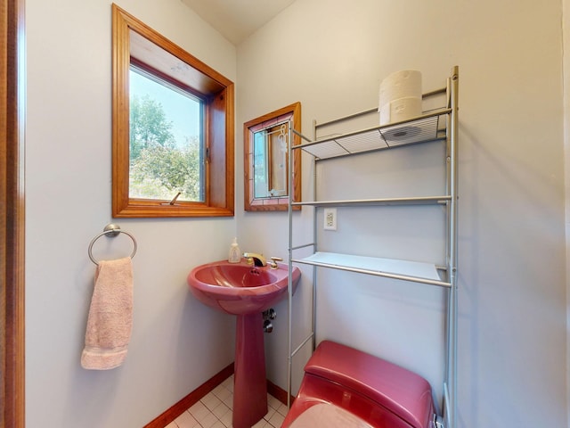 160 Wire Line Rd, Caro, MI 48723 - bathroom featuring baseboards
