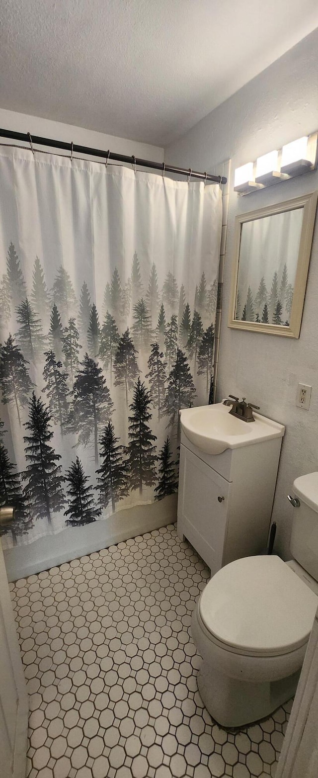 1781 Davis St, Muskegon, MI 49441 - bathroom with toilet, vanity, shower / bathtub combination with curtain, and a textured ceiling