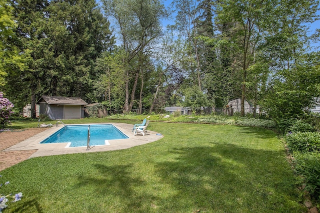 219 W Hamilton Ln, Battle Creek, MI 49015 - view of swimming pool featuring a patio area