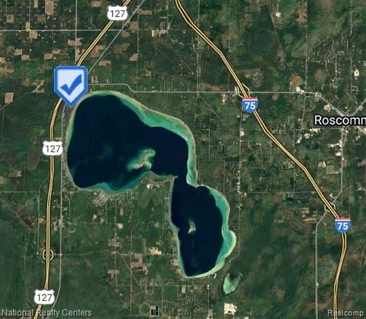 10475 W Higgins Lake Dr, Roscommon, MI 48653 - aerial view of property's location