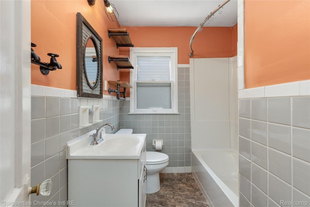 545 E Maplehurst St, Ferndale, MI 48220 - bathroom with tile walls, vanity, a wainscoted wall, and shower / bath combination
