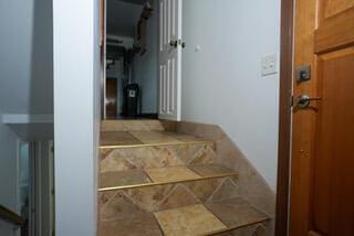 2924 Austin St, Muskegon, MI 49444 - view of stairs
